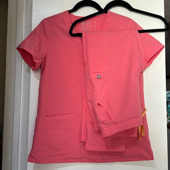Figs Other - FIGS Women's Pink Scrub Set